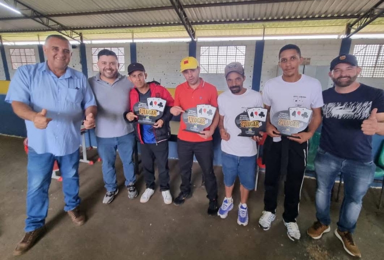 Dupla campeã e dupla vice campeã