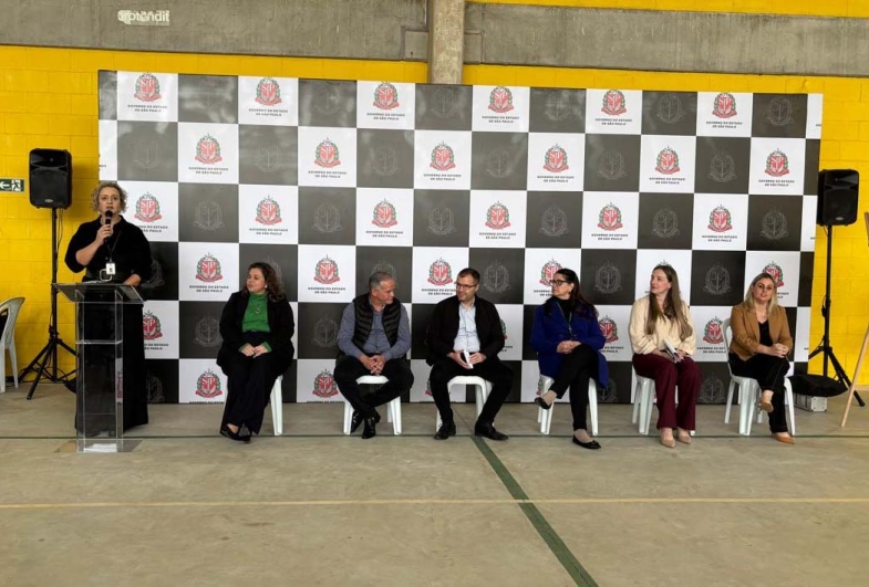 Samira Dealis, secretária municipal da Educação, Lenita Bergamo, prefeito Edinho Fundão, o presidente da Fundação para o Desenvolvimento da Educação (FDE), Fabrício Moura Moreira, a dirigente regional