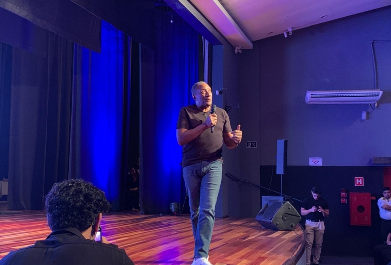 Geraldo Rufino, deu um show em sua palestra levando o público a refletir no comportamento do cotidiano