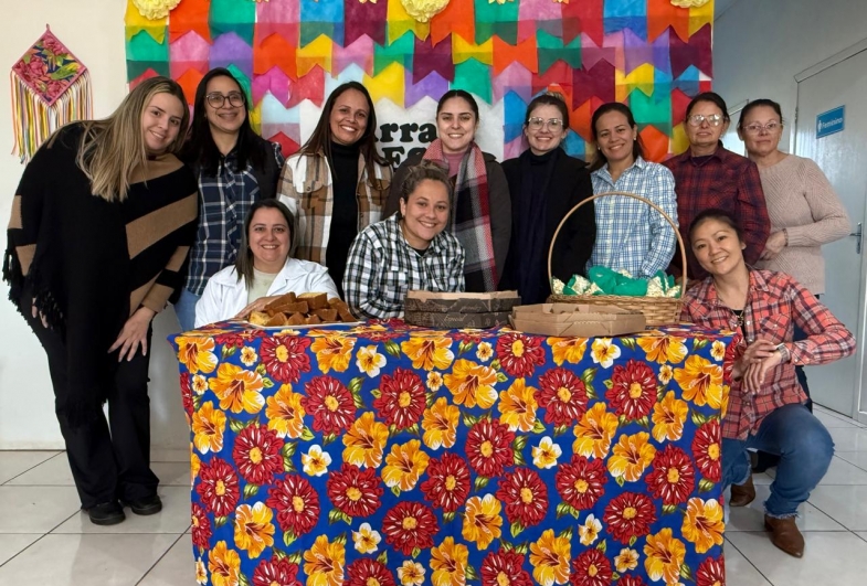 Equipe de saúde da ESF Vila Clementina reunida  no Arraiá da Saúde