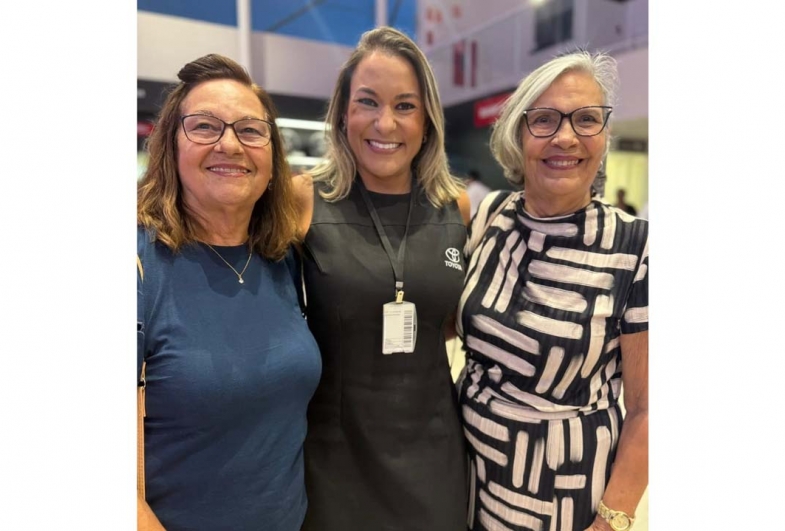 Luana, consultora de vendas  e clientes Toyota, Daisy Neves