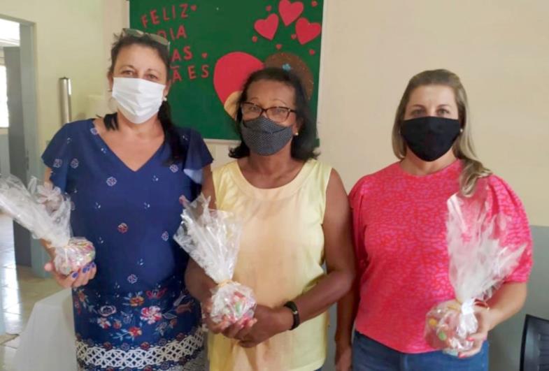 Mães são homenageadas  em Timburi pelo seu dia 