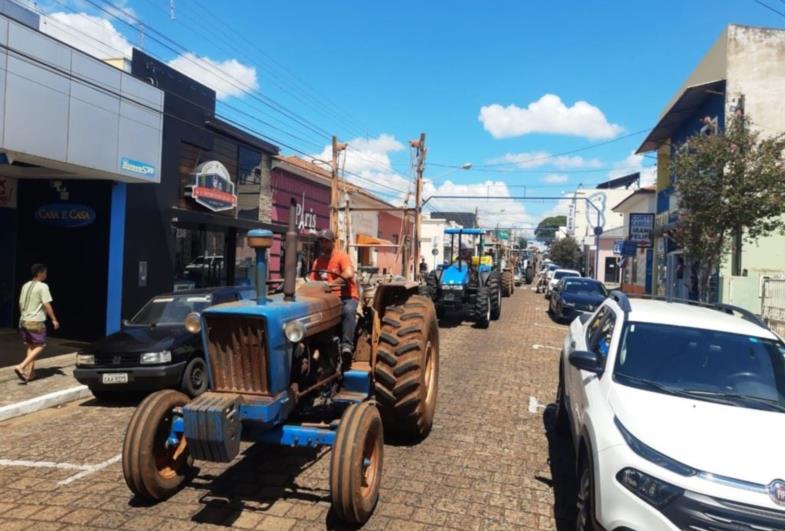 Farturenses se mobilizam em ato contra aumento de impostos no Estado