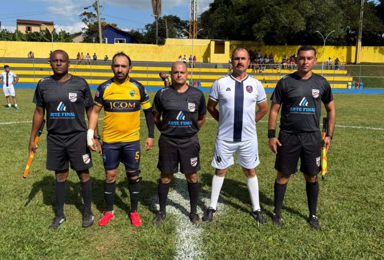 Equipe de arbitragem e capitães