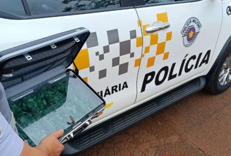 Polícia apreende supostas pedras preciosas sem nota fiscal em rodovia de Santa Cruz do Rio Pardo