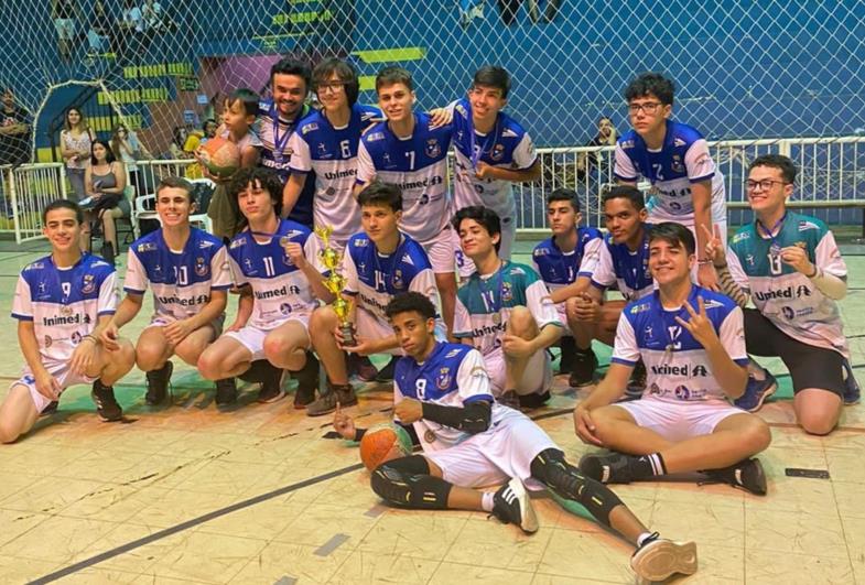 Copinha de Vôlei reúne equipes da região no Kim Negrão