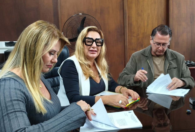 Presidnete da Abova Beth Capecci, Rejane e o prefeito de Avaré, Roberto Araujo