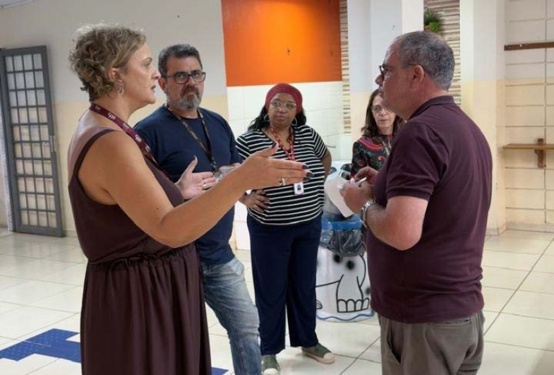 Coordenadora da Classe Descentralizada,  professora Samira e prefeito Luiz Marcos