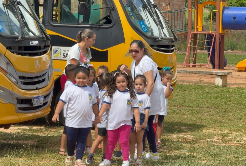 A Prefeitura de Sarutaiá, proporcionou um momento especial e inesquecível para as crianças da rede municipal de ensino.