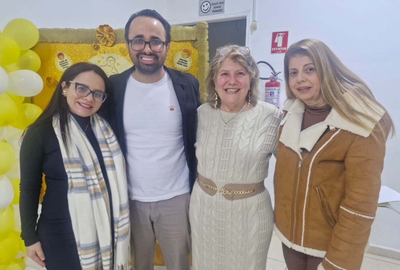 Casal Letícia e Paulinho, que está esperando chegada do primeiro filho, com Dra. Telma e Paula da Drogacentro de Piraju