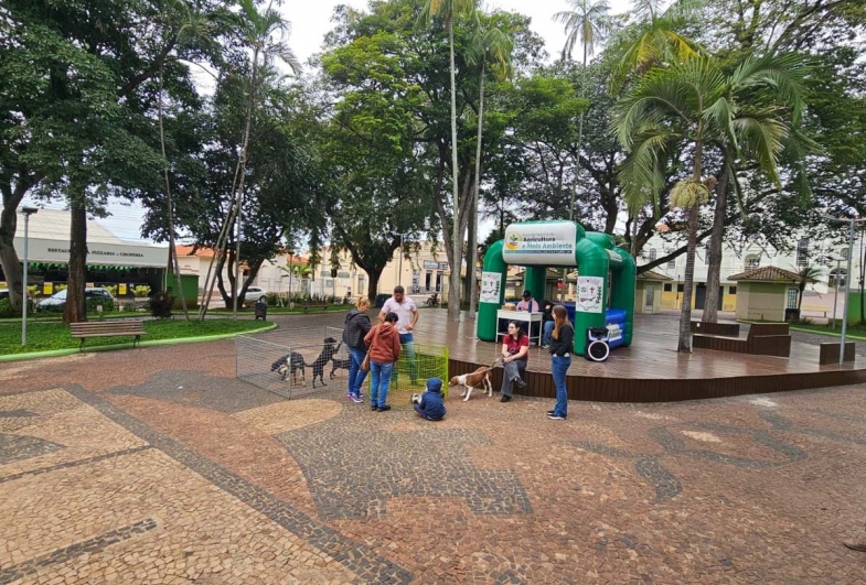 A feira de adoção foi realizada no sábado (30)