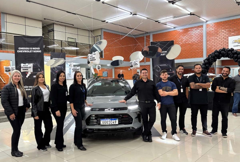 A equipe da Proeste Piraju: Maria, Ariane, Ana Paula, Daiane, o gerente Angêlo, Pedro, Paulo, Bruno e Rodrigo