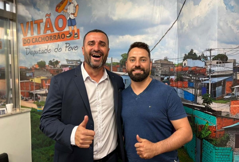 Deputado Vitão do Cachorrão e cantor sertanejo João Carlos