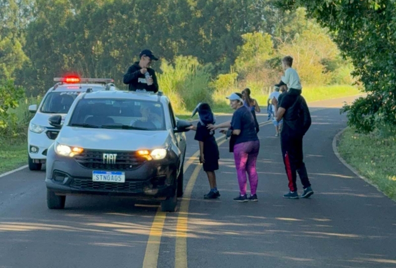 Foram entregues águas no decorrer do percurso com o apoio da Polícia Militar