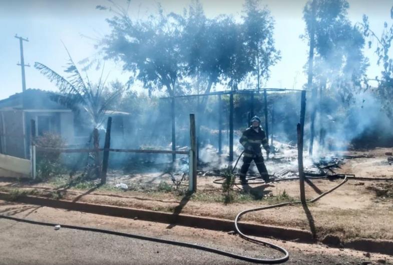 Homem é preso suspeito de agredir vizinho e atear fogo em casa em Avaré