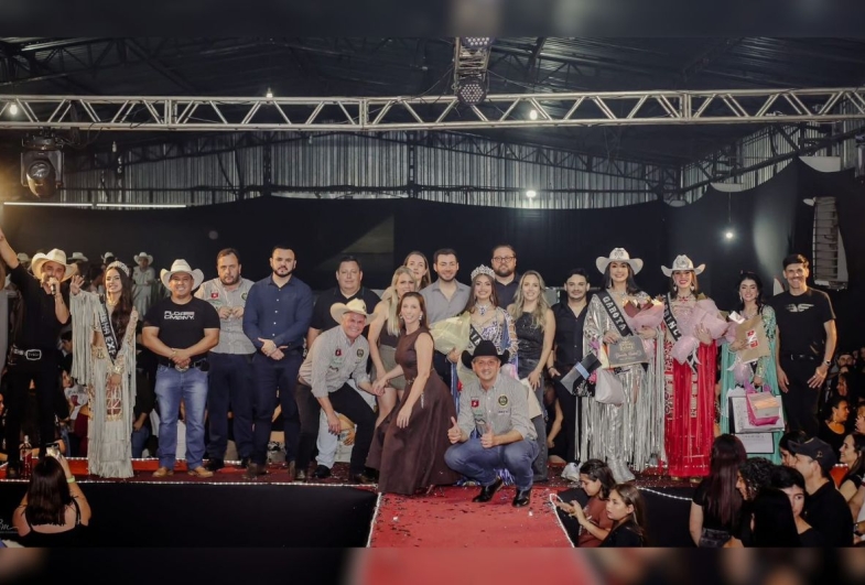 Organizadores da Expo Taguaí 2026 durante o Baile da Rainha, que marcou  mais uma etapa dos preparativos para a tradicional festa do município