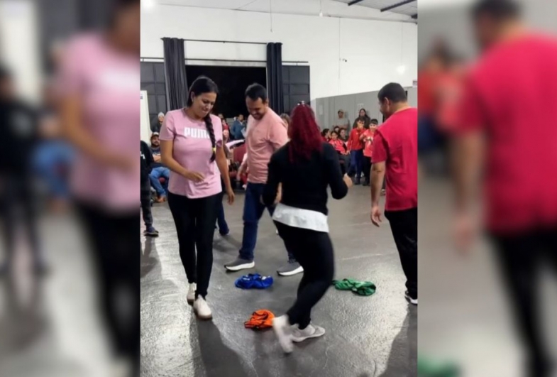 A programação contou com várias brincadeiras para  a participação conjunta de adultos e crianças