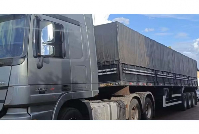 Motorista foge de oficial de justiça, atinge 160 km/h com caminhão e acaba preso em Ipaussu