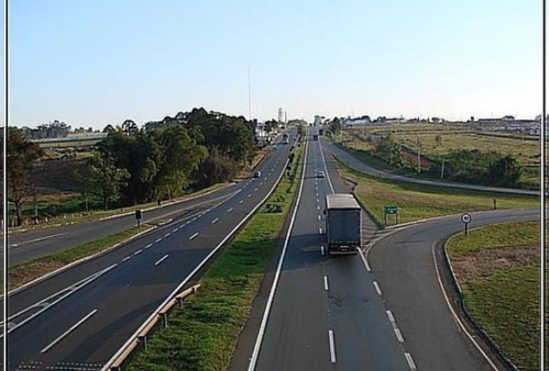 Pedestre morre atropelado na Raposo Tavares em Itapetininga