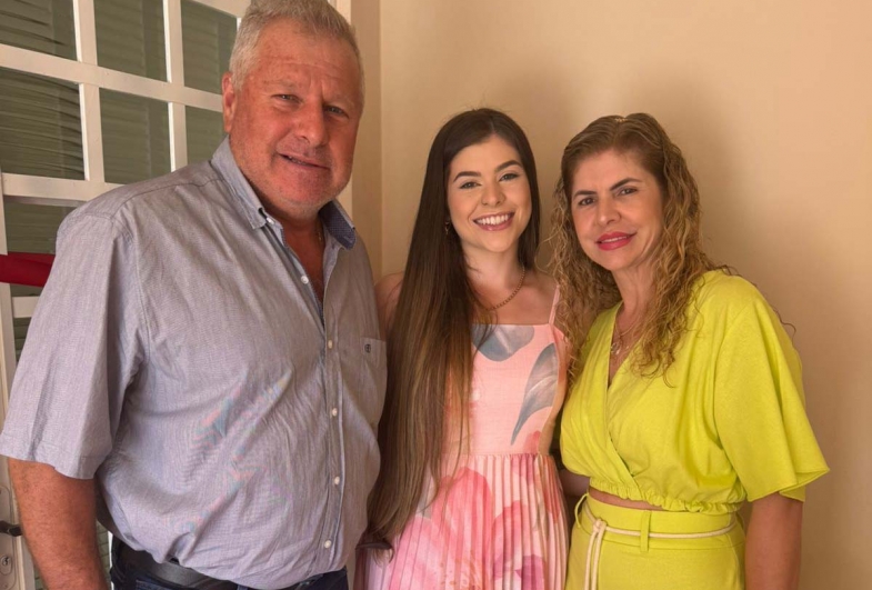 Gabriela com os pais José Carlos Tonon e Miltes