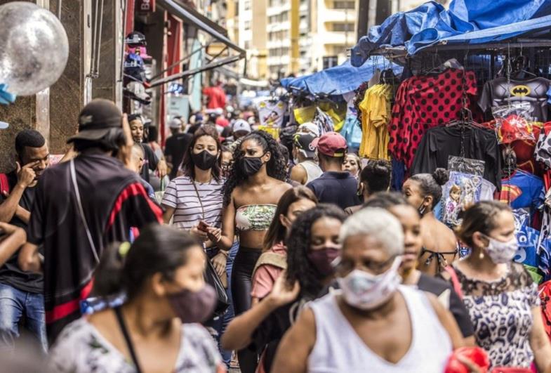 Governo de São Paulo mantém uso obrigatório de máscaras até o dia 11 de dezembro