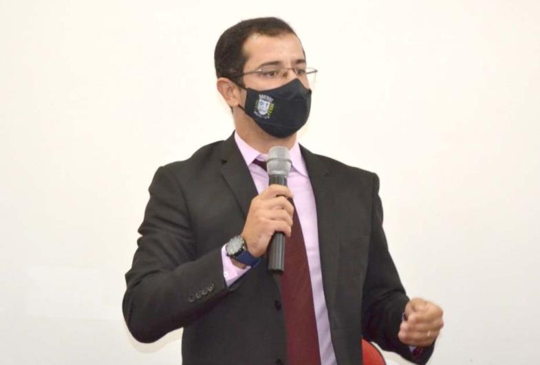 Vereador de Fartura, Henrique Abuchain se retrata com professores após requerimento sobre qualidade das aulas da rede municipal