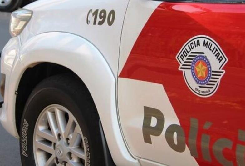 Homem é preso em flagrante por enforcar esposa e agredir filho com socos