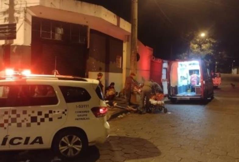 Homem é preso após agredir irmão com foice em Avaré