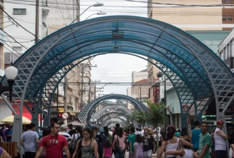 Dia dos Namorados: comércios do centro-oeste paulista funcionam em horário especial nesta sexta-feira