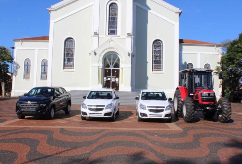 Prefeitura de Fartura adquire quatro veículos zero km para compor a frota municipal