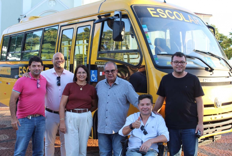Verdeador Sildemar Fabro, presidente da Câmara Bruno Guazelli, secretária da educação Renata Amaro, prefeito Marcão do Haras, vereador Anderson Lima e chefe de gabinete Victor  Salles