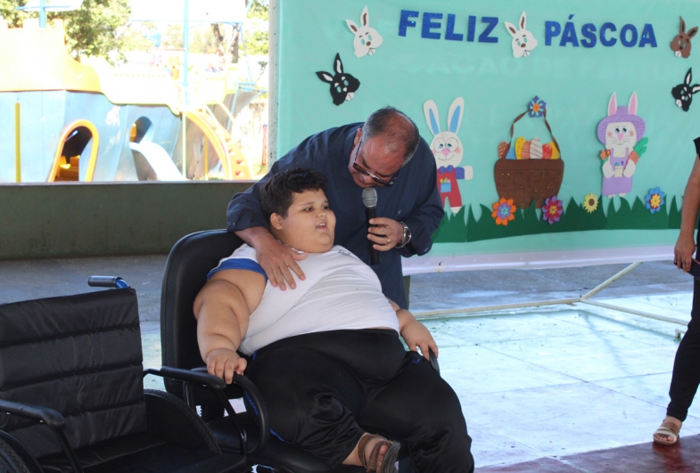 Prefeito de Fartura Marcão do Haras com o aluno Luis Miguel Cordibelle de Souza