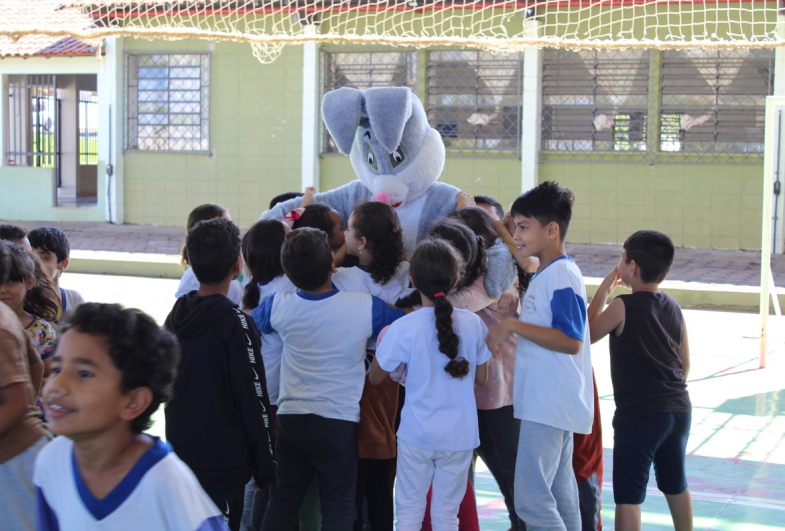 Os coelhos divertiram as crianças
