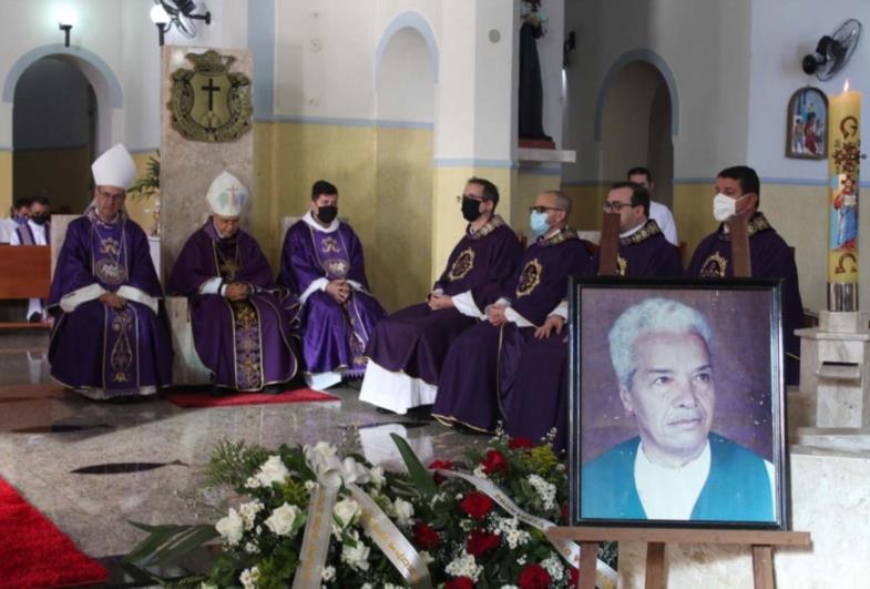 Padre Amador Martins morre aos 90 anos de idade