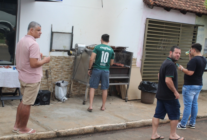 Na manhã festiva de reinauguração no último sábado foi ofericido um churrasco aos clientes