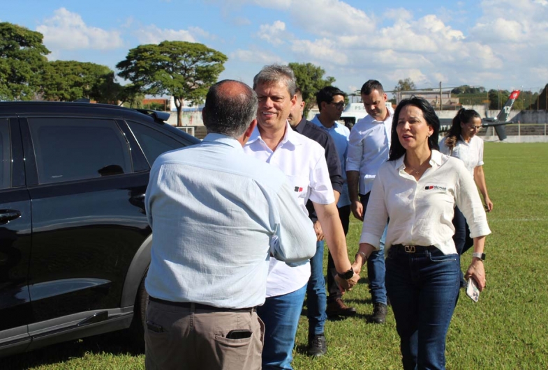 Marcão recepcionando o governador e a primeira-dama
