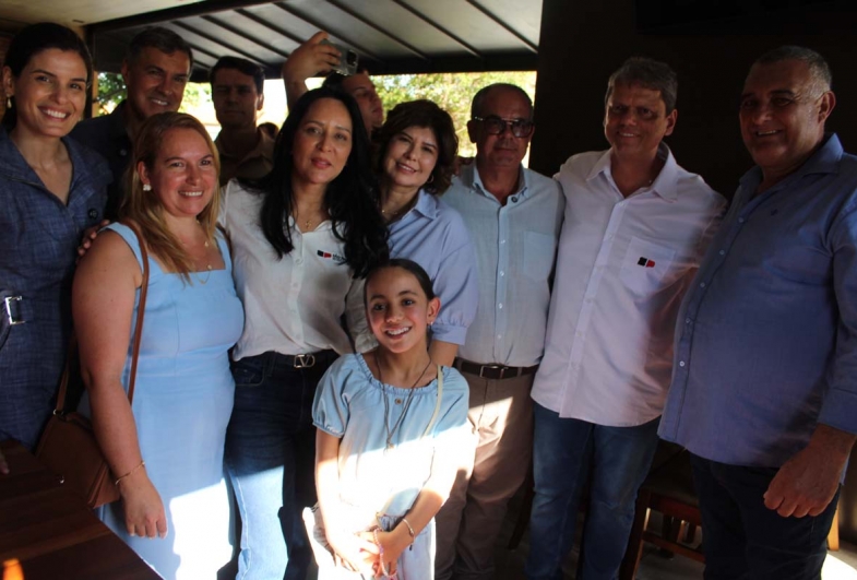 A pequena Ana Luzia esteve presente no  almoço de boas vindas