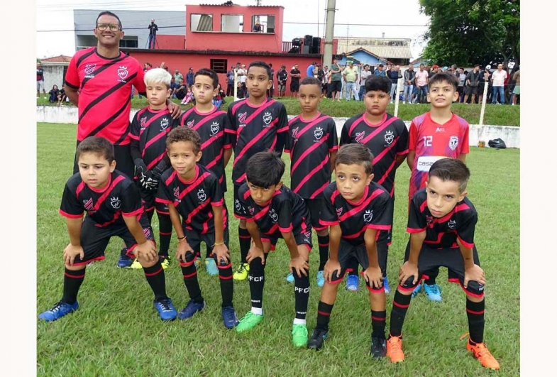 Escolinha Athlético do técnico Rodriguinho