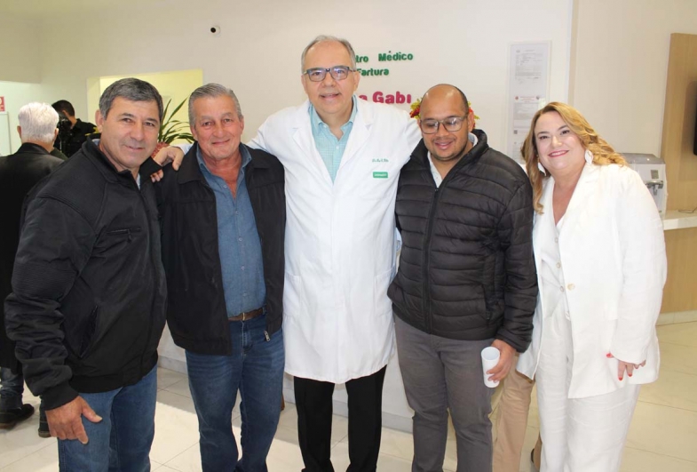 Vereador João Buranello, José Valdir, Dr. Rui Colanzi, vereador Juliano Damásio e Dra. Gabriela