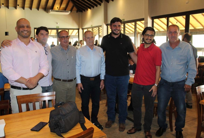 Presidente da Câmara de Fartura, Bruno Guazzelli, vereador Sildemar, prefeito Marcão, secretário Jorge Lima e os vereadores Leo Maia, Henrique Lucarelli e Toninho Batista