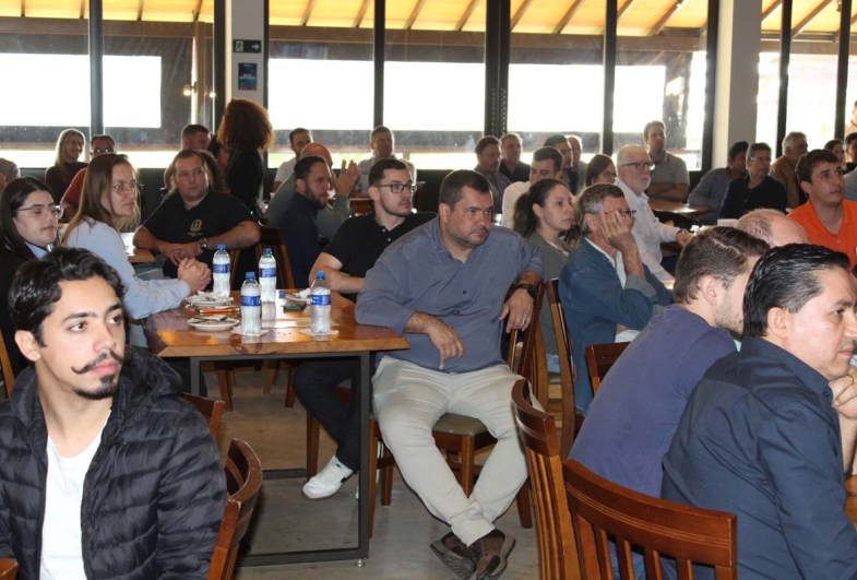 Presidente da Associação Comercial de Fartura, Conrado presente no evento