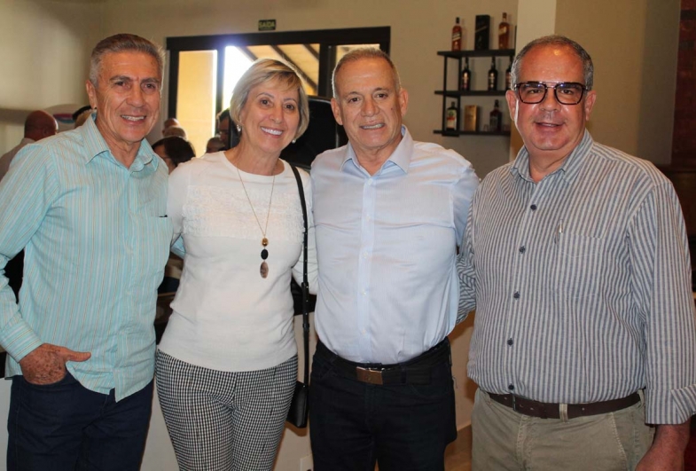 Zé da Costa, vice-prefeita de Fartura Célia, secretário Jorge Lima e o prefeito Marcão do Haras