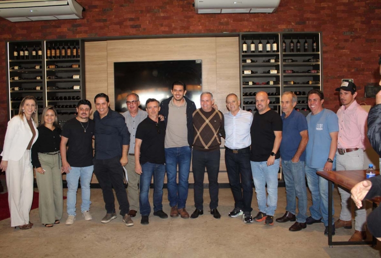 Vice-prefeita Pety, Jaqueline Tenca, Paulinho Golçalves, Elizeu, prefeito Marcão do Haras, Denny de Souza, vereador Carlos Rodolfo, prefeito Edinho Fundão, Secretário Jorge Lima, Juninho, Itamar Mello