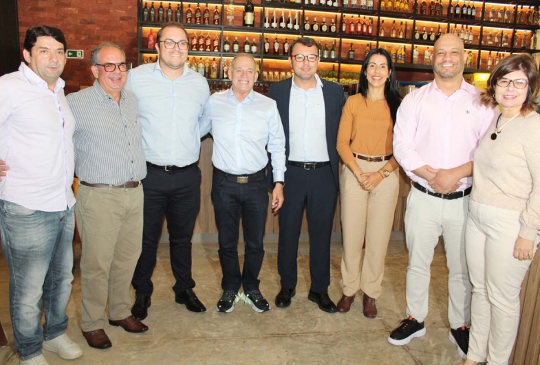 Sildemar, prefeito Marcão,Guilherme, secretário Jorge Lima, Victor Sales, Cybele, Bruno e Elisângela