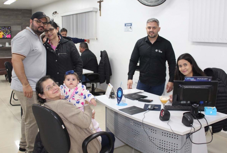 Alan e familiares negociando o Novo Tera