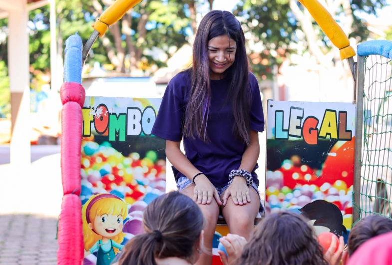 As crianças se divertiram  nos brinquedos