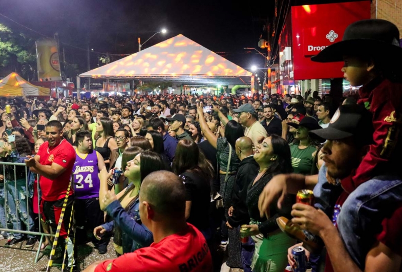 A festa atraiu um grande público em Coronel Macedo