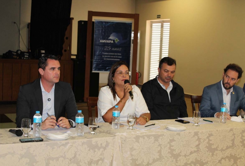 José Ramiro, supervisora de ensino Sueli Rocha, Diego Augusto e Eder Miano