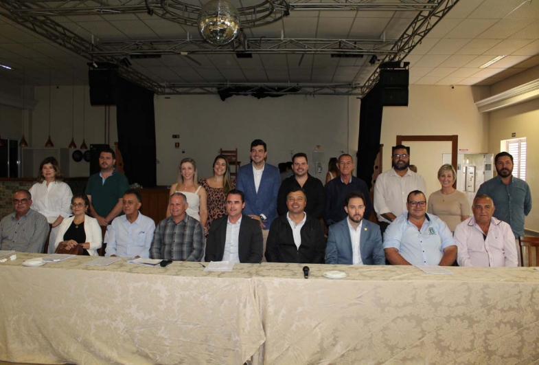 Prefeitos e primeiras-damas presentes no encontro da Amvapa