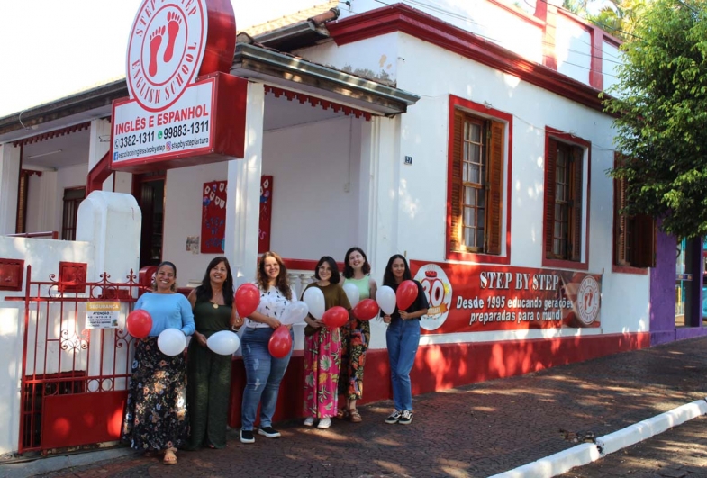 Step by Step celebra 30 anos de excelência no ensino de inglês em Fartura